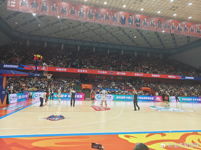 球派体育-齐鲁德比：山东篮球最纯粹的底色|青岛市|山东队|张北海|济南|球迷_新浪体育_新浪新闻