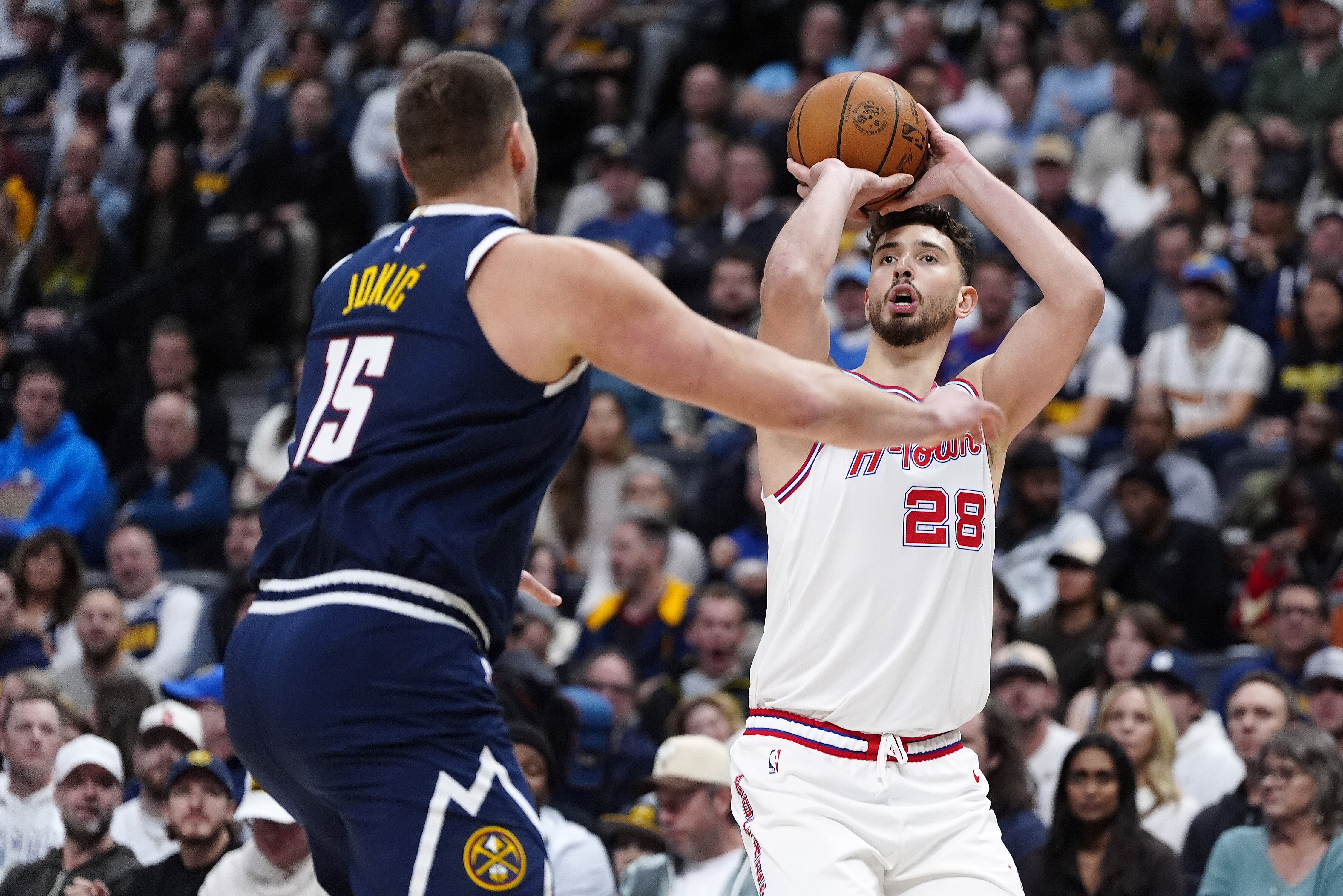 球派体育-麦基：申京很像约基奇 进攻全面&amp;缺点是1V1和对持球人的防守